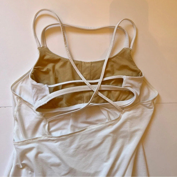 Lululemon Flow And Go Tank II  White Tank Top Built in Bra Workout Shirt Sz 4 - Picture 15 of 16